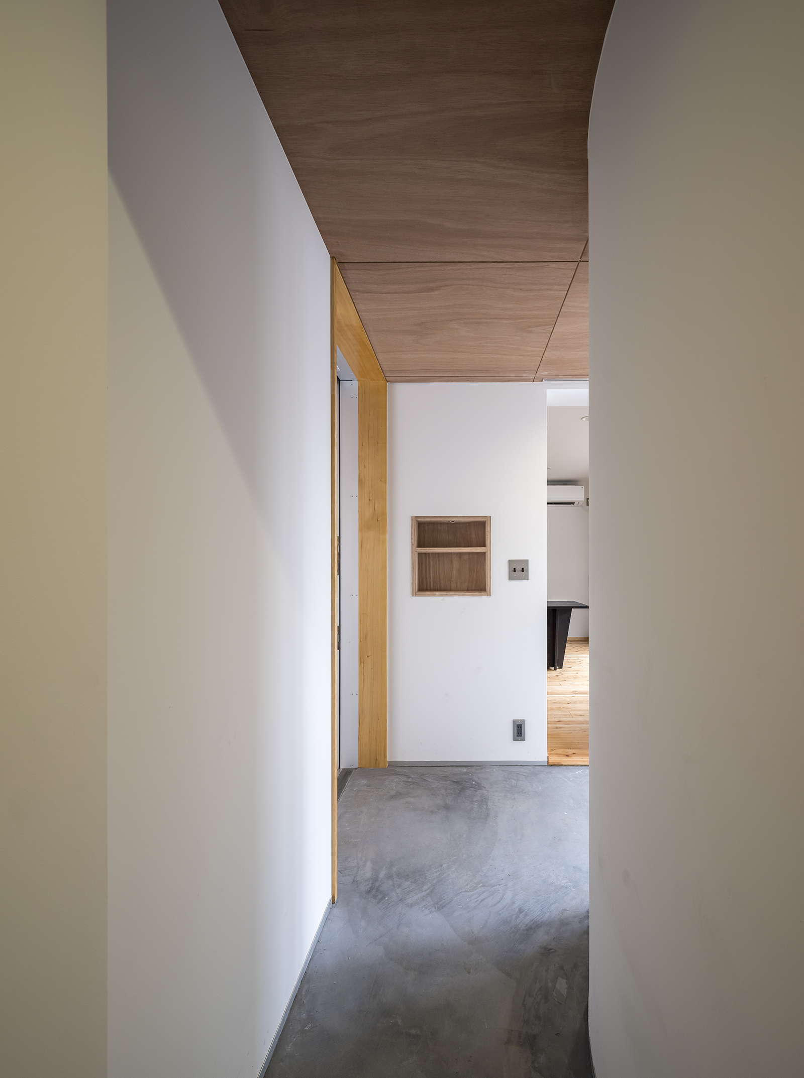 ひとつの建物、2棟の家、三世帯住宅 画像