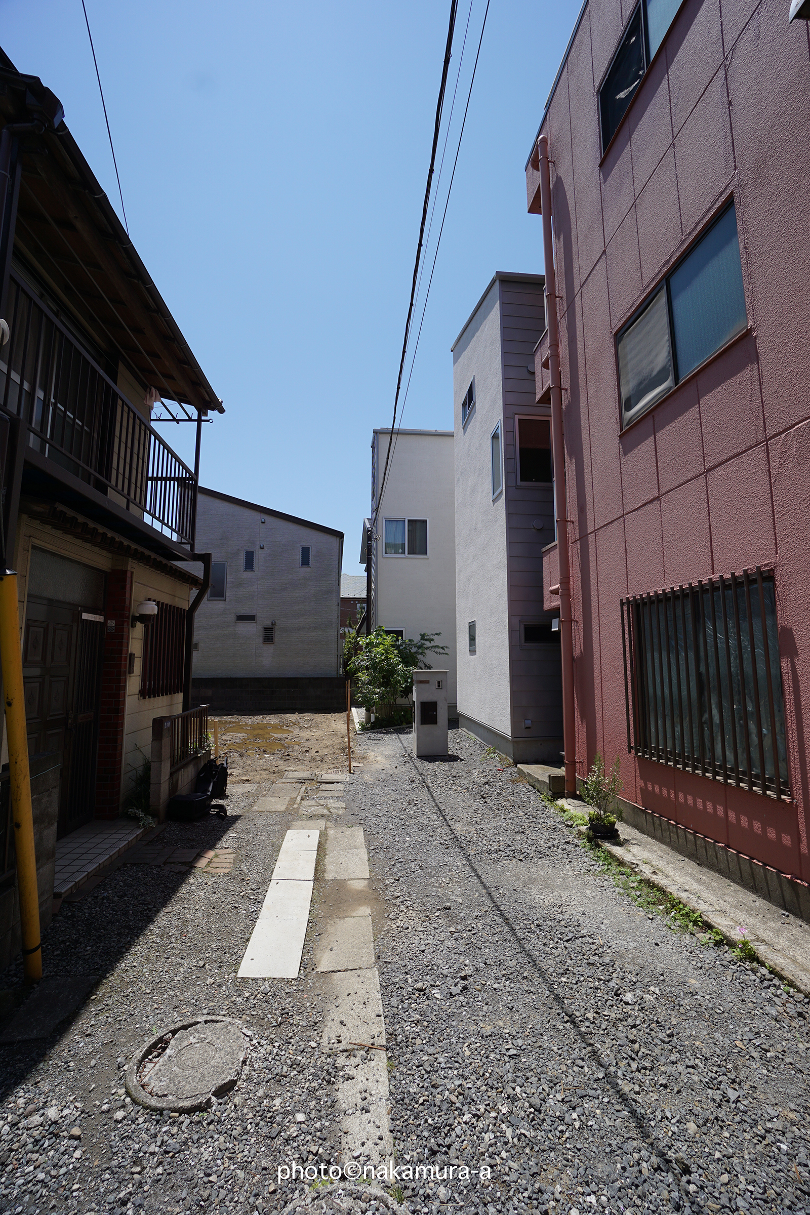 ひとつの建物、2棟の家、三世帯住宅 画像