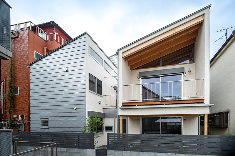 ひとつの建物、2棟の家、三世帯住宅